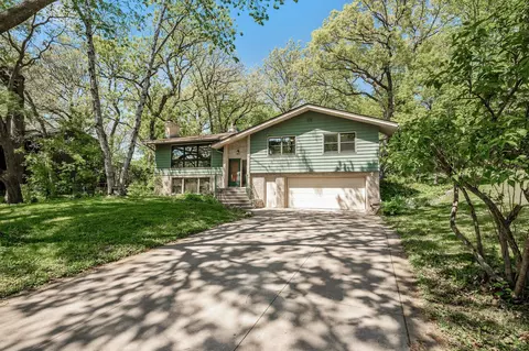 1023 Woodlynn Ave, Roseville, MN 55113