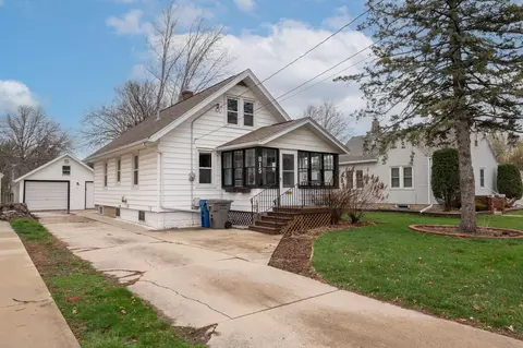 815 9th St NW, Rochester, MN 55901