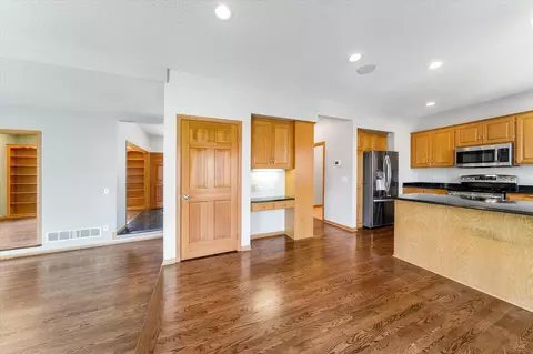 Kitchen - 4152 Cashell Gln, Eagan, MN 55122 photo 5 of 5
