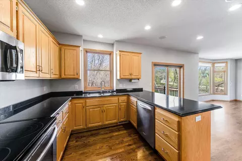 Kitchen - 4152 Cashell Gln, Eagan, MN 55122 photo 3 of 5