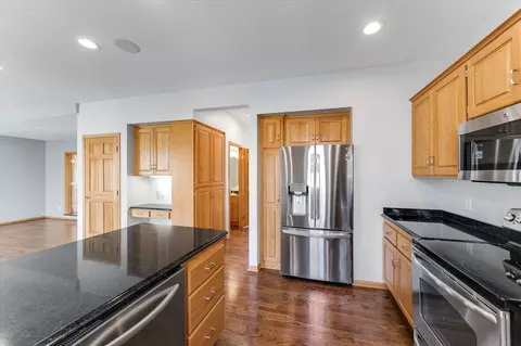 Kitchen - 4152 Cashell Gln, Eagan, MN 55122 photo 4 of 5