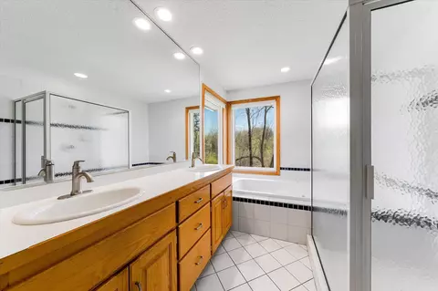 Bath - 4152 Cashell Gln, Eagan, MN 55122 photo 2 of 5