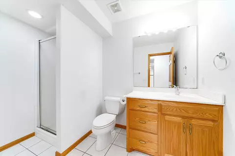 Bath - 4152 Cashell Gln, Eagan, MN 55122 photo 5 of 5