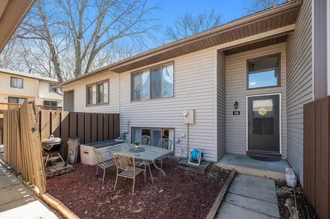 48 River Woods Ln, Burnsville, MN 55337
