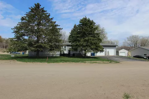 810 Maple St, Henderson, MN 56044