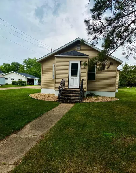 214 E Oak St, Parkers Prairie, MN 56361