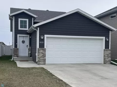 1122 Albert Ct W, Fargo, ND 58078