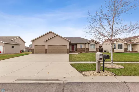 3543 Buchanan St S, Fargo, ND 58104