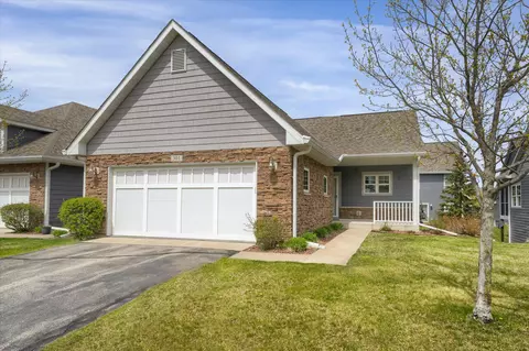 301 Quebec Ct, Little Canada, MN 55117
