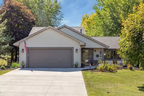 9387 Mcintosh Rd, Woodbury, MN 55125