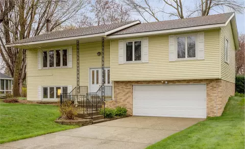 1305 Westwood Dr, Marshall, MN 56258