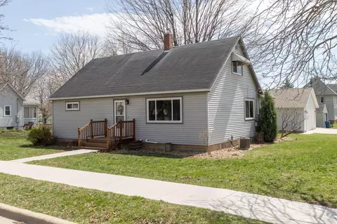 301 1st St SE, Hayfield, MN 55940