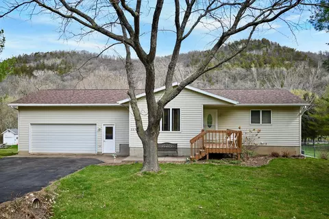 8850 E 9th St, Stockton, MN 55987