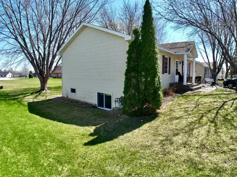 513 25th St SE, Willmar, MN 56201 photo 3