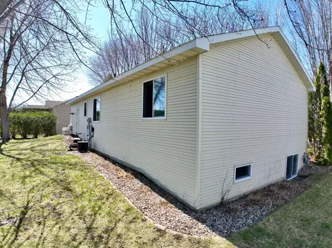 513 25th St SE, Willmar, MN 56201 photo 4