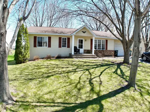 513 25th St SE, Willmar, MN 56201 photo 2