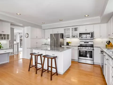 Kitchen - 19670 Hillside St, Deephaven, MN 55331 photo 2 of 3