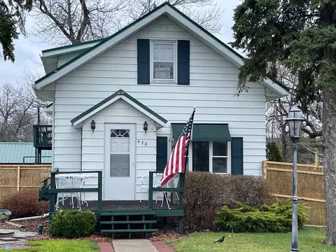470 4th St SW, Forman, ND 58032