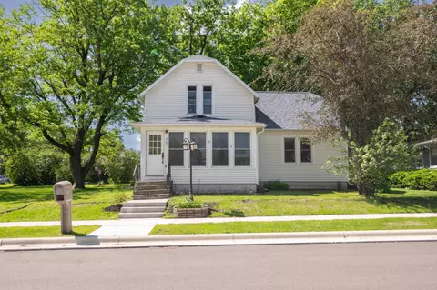 207 1st St NE, Dodge Center, MN 55927
