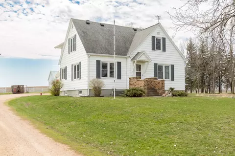 6875 230th St W, Belle Plaine, MN 56011