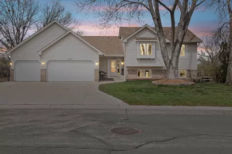 4621 Manor Dr, Eagan, MN 55123