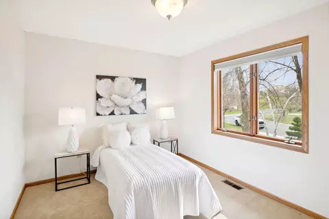 4621 Manor Dr, Eagan, MN 55123 photo 25