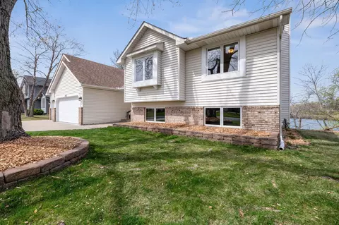4621 Manor Dr, Eagan, MN 55123 photo 2
