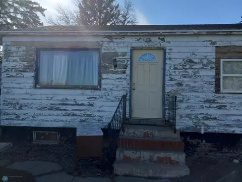 724 Terry Ave, Larimore, ND 58251 photo 2