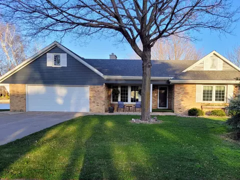 433 E Kings Rd, Fairmont, MN 56031
