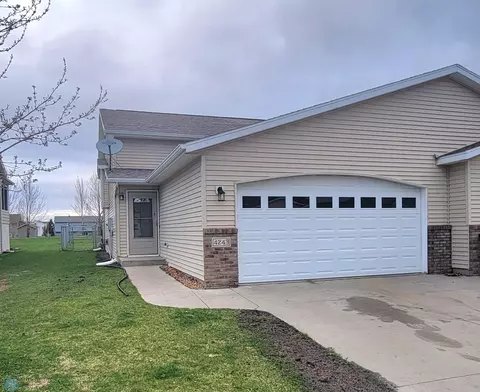 4243 39th Ave S, Fargo, ND 58104