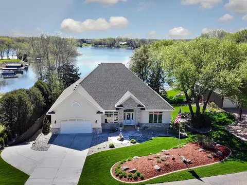 876 Stonebrooke Dr, Shakopee, MN 55379