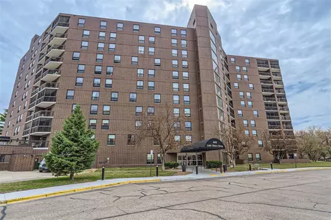6615 Lake Shore Dr S #300, Richfield, MN 55423