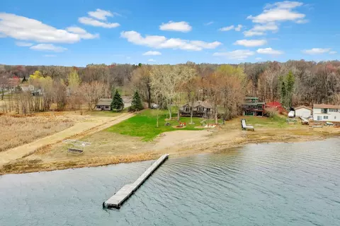 12240 Mentzer Trl, Lindstrom, MN 55045