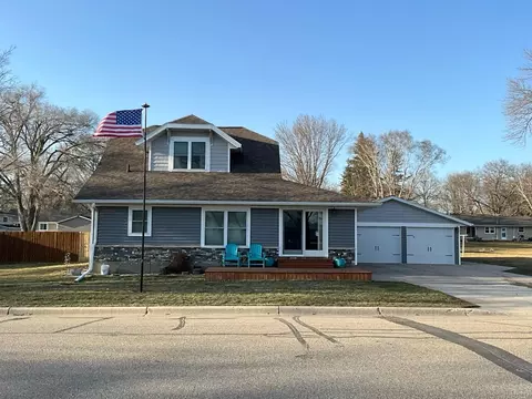 303 Kandiyohi Ave, Prinsburg, MN 56281