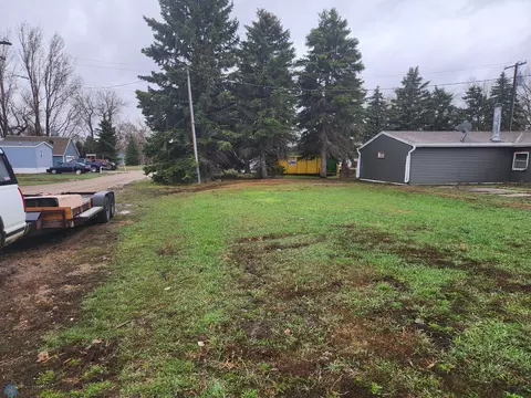 2210 Front St, Casselton, ND 58079