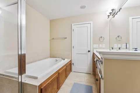Bath - 3551 Lemieux Cir, Eagan, MN 55122 photo 2 of 5
