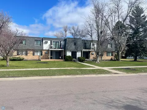 2417 Demores Dr S #4, Fargo, ND 58103