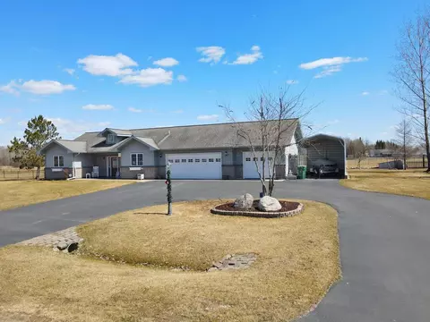 128 5th St, Nashwauk, MN 55769