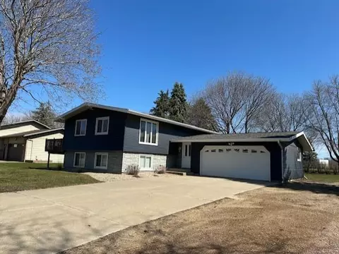 1520 River Rd, Windom, MN 56101