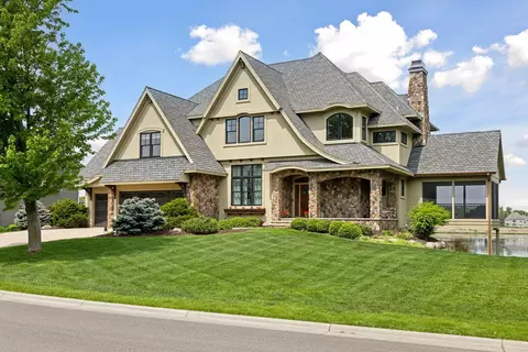 8350 Marsh Creek Rd, Woodbury, MN 55125