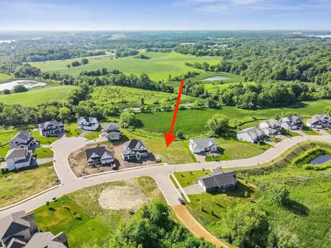 9205 Maas Dr, Minnetrista, MN 55387