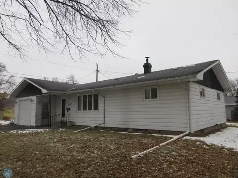 318 1st St NE, Lidgerwood, ND 58053