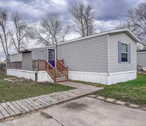 1014 Brookwood Ln, West Fargo, ND 58078