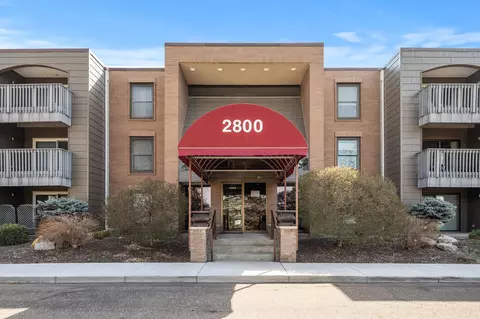 2800 Hamline Ave N #244, Roseville, MN 55113