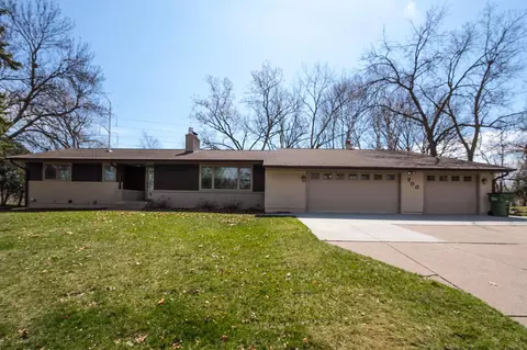 700 Heinel Dr, Roseville, MN 55113