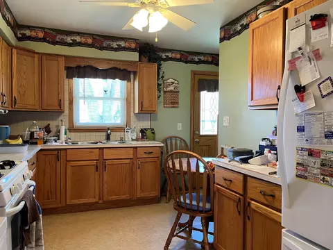 899 Winnie Ave, Windom, MN 56101 photo 10