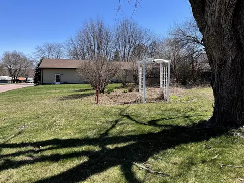 899 Winnie Ave, Windom, MN 56101 photo 33
