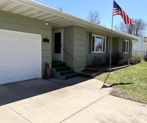 899 Winnie Ave, Windom, MN 56101 photo 2