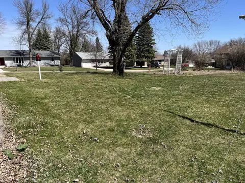 899 Winnie Ave, Windom, MN 56101 photo 32
