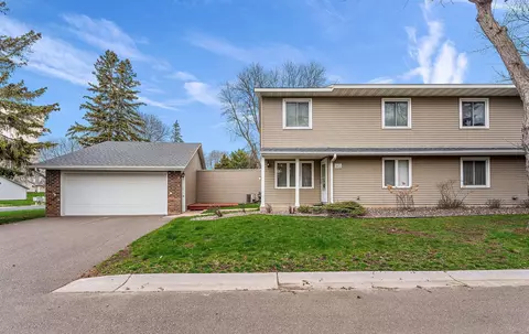 9450 Ranchview Ln N, Maple Grove, MN 55369